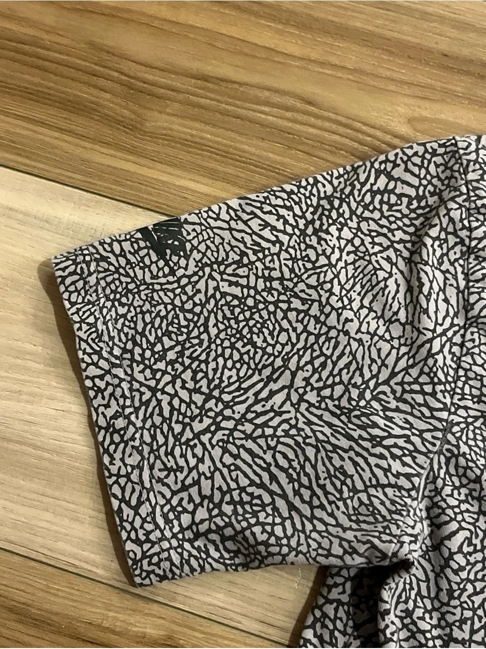 Air Jordan Gray Elephant Print T-shirt Size S Streetwear Retro Sneakerhead